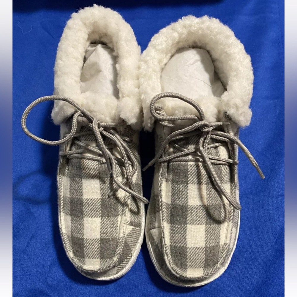 Gypsy Jazz Mighty- Fleece Lined Grey & White Plaid Shoes Size 8- NEW